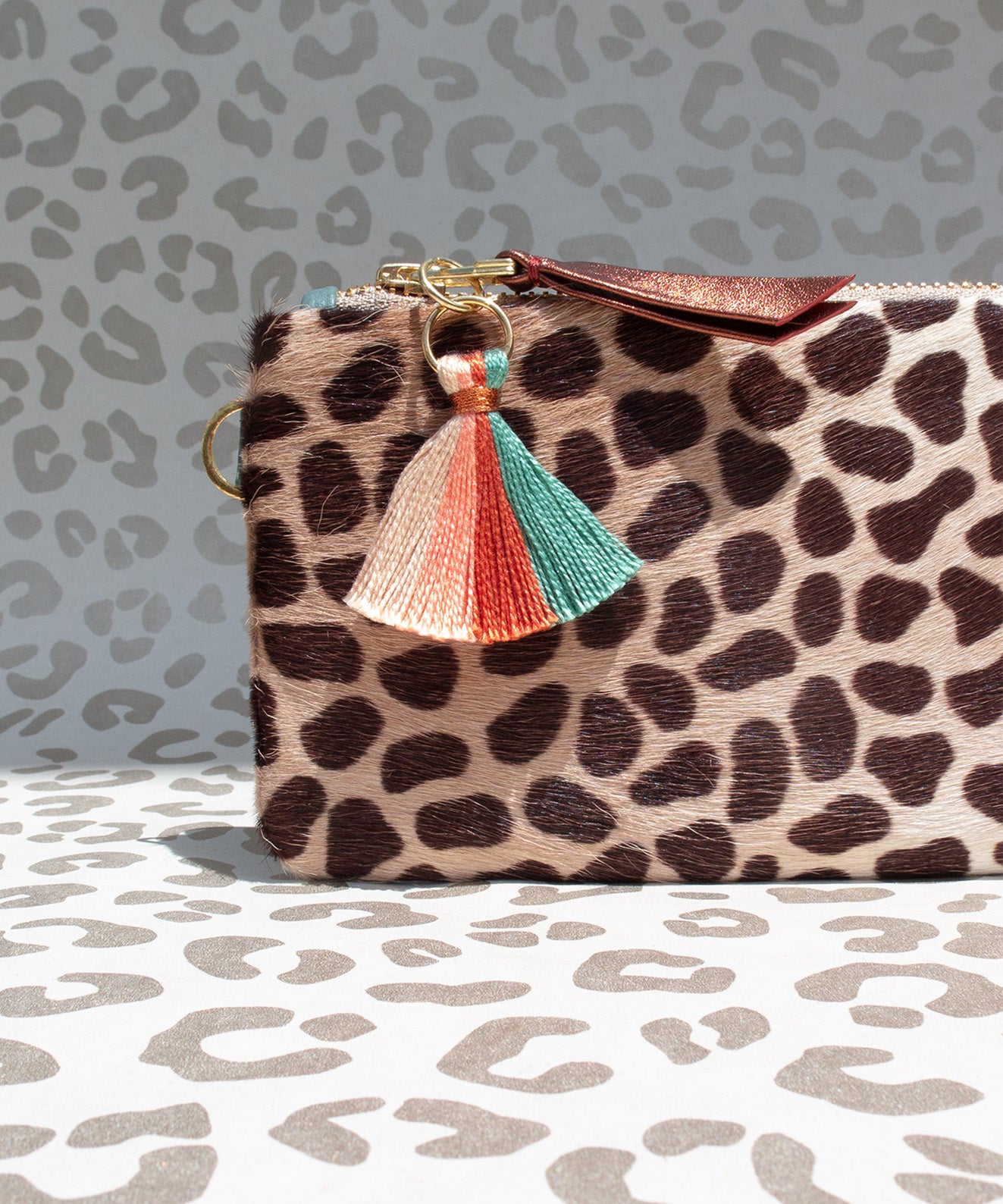 BILLETERA CHEETAH AGAVE EN CUERO VERDE Y ANIMAL PRINT EN PELO