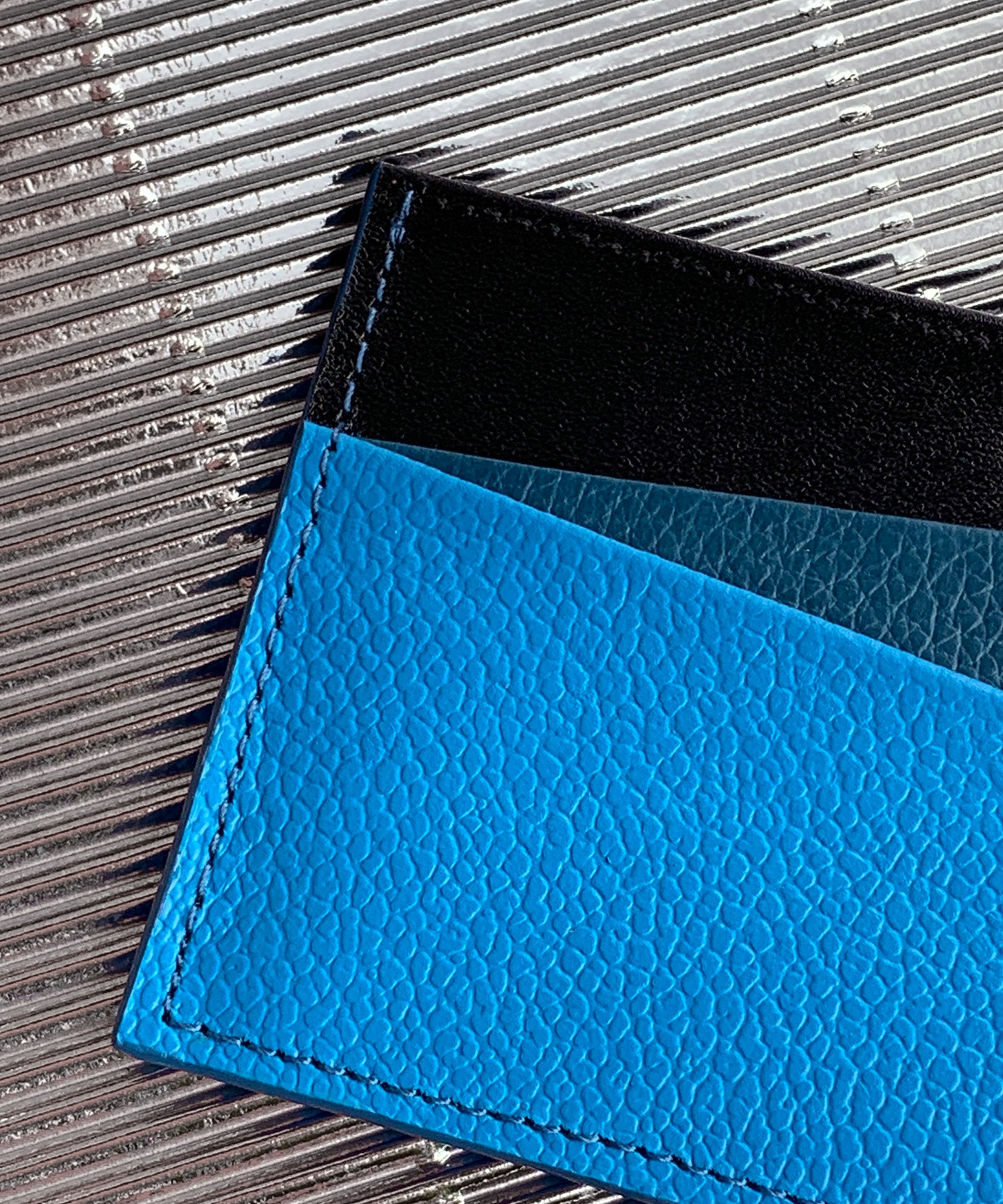 TARJETERO VIVID BLUE