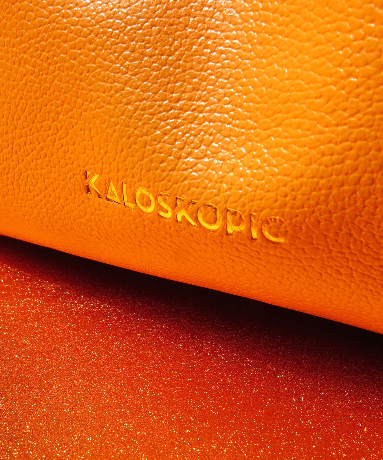 SUNSET RUFFLE BAG CARTERA BUCKET EN CUERO NARANJA