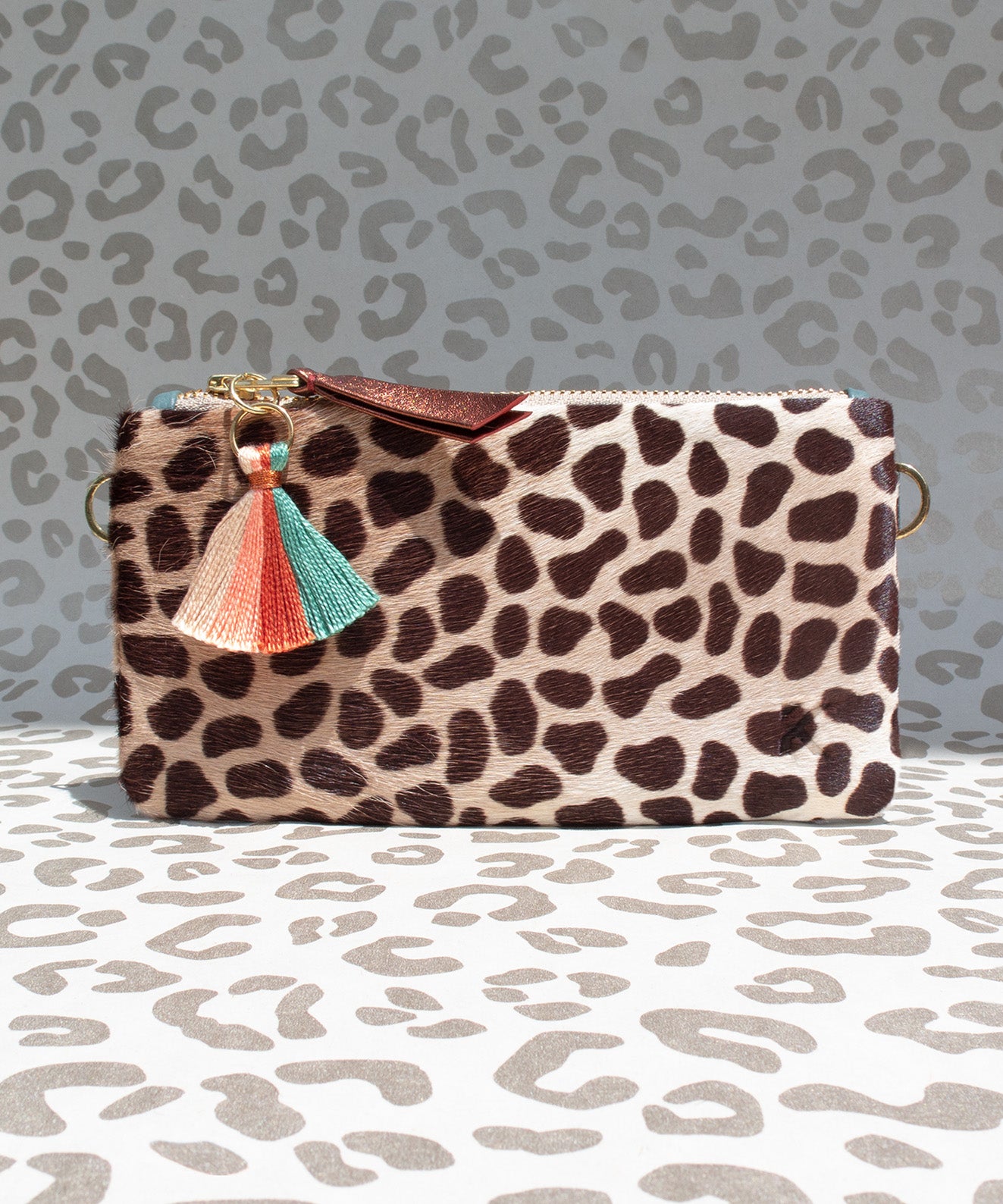 BILLETERA CHEETAH AGAVE EN CUERO VERDE Y ANIMAL PRINT EN PELO
