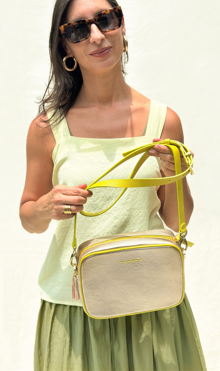 Bolso mujer cuero dorado correa lima Gold Lime Spots outfit verano verde menta oliva Kaloskopic