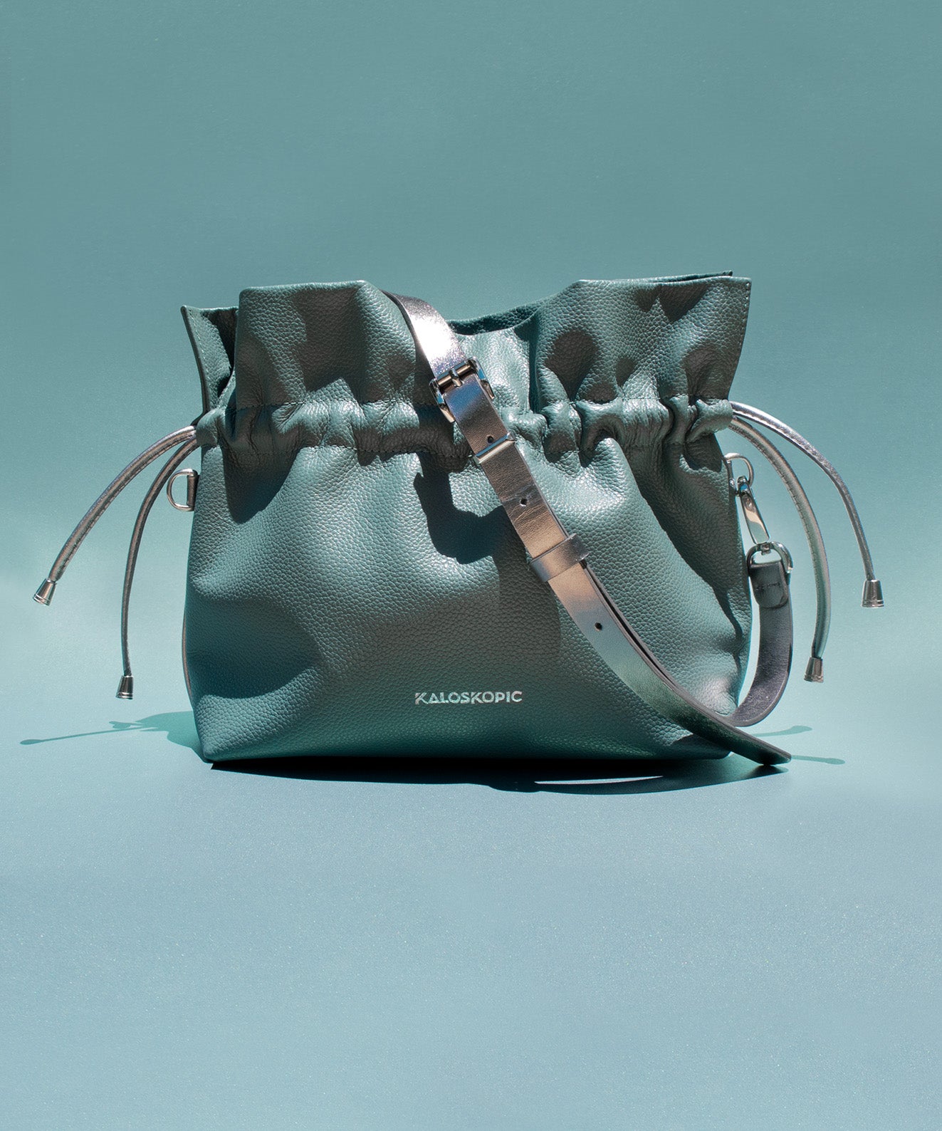 AGAVE RUFFLE BAG CARTERA EN CUERO VERDE